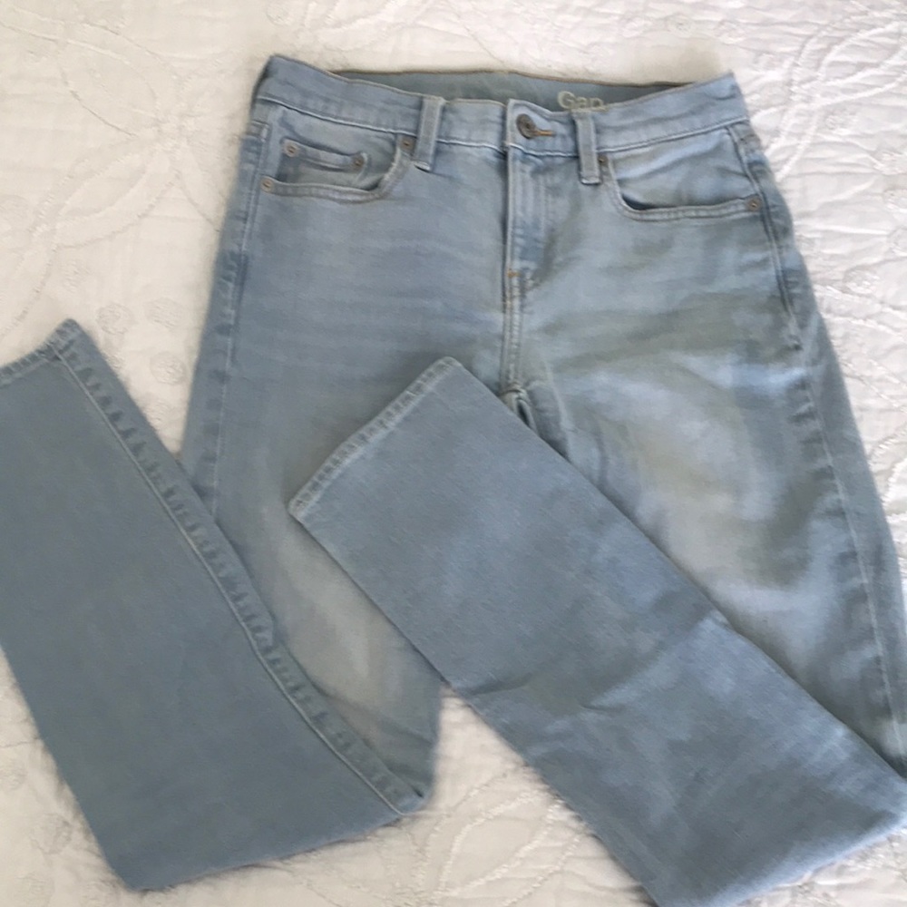 Gap light washed blue jeans size 0/02
